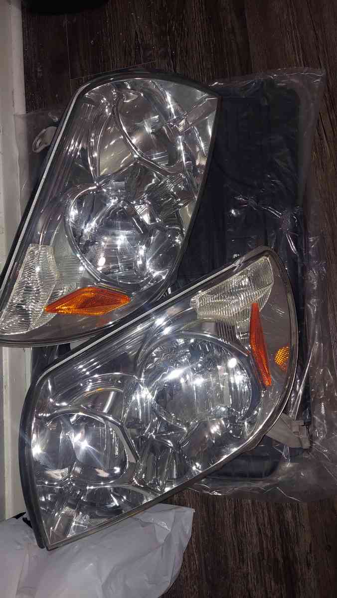 use headlamps 2005 2006 2007 2008 toyota 4 runner - Germantown, Tennessee - FleaMarketBay