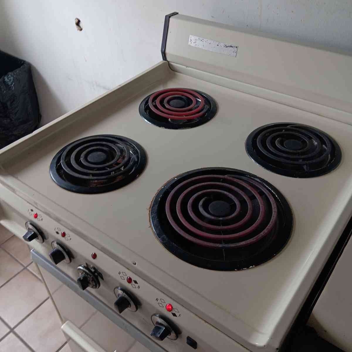 Oven stove small for studio or small area - Wilmington, Delaware - FleaMarketBay