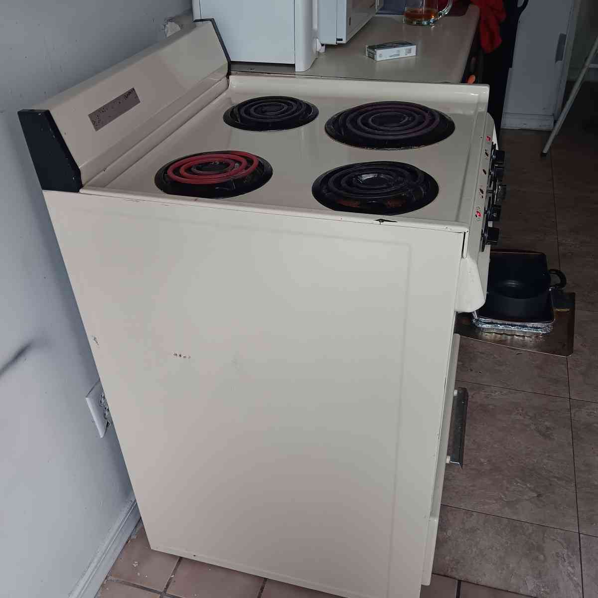 Oven stove small for studio or small area - Wilmington, Delaware - FleaMarketBay