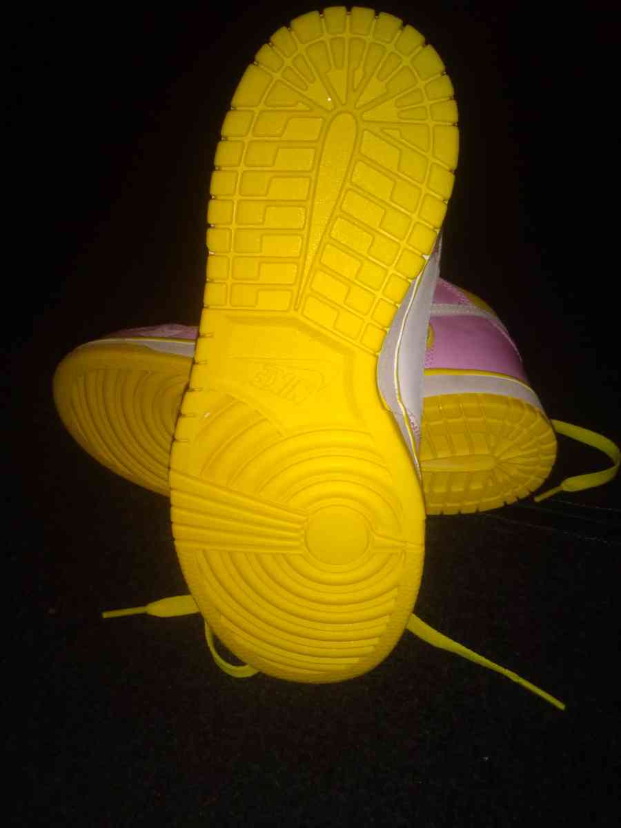 hello kitty nikes - Las Vegas, Nevada - FleaMarketBay