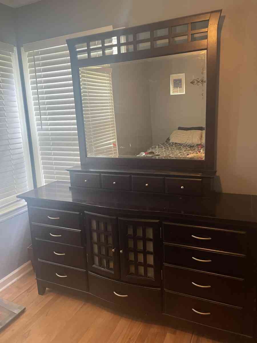 4pc Sleigh Bedroom Set - Wichita, Kansas - FleaMarketBay