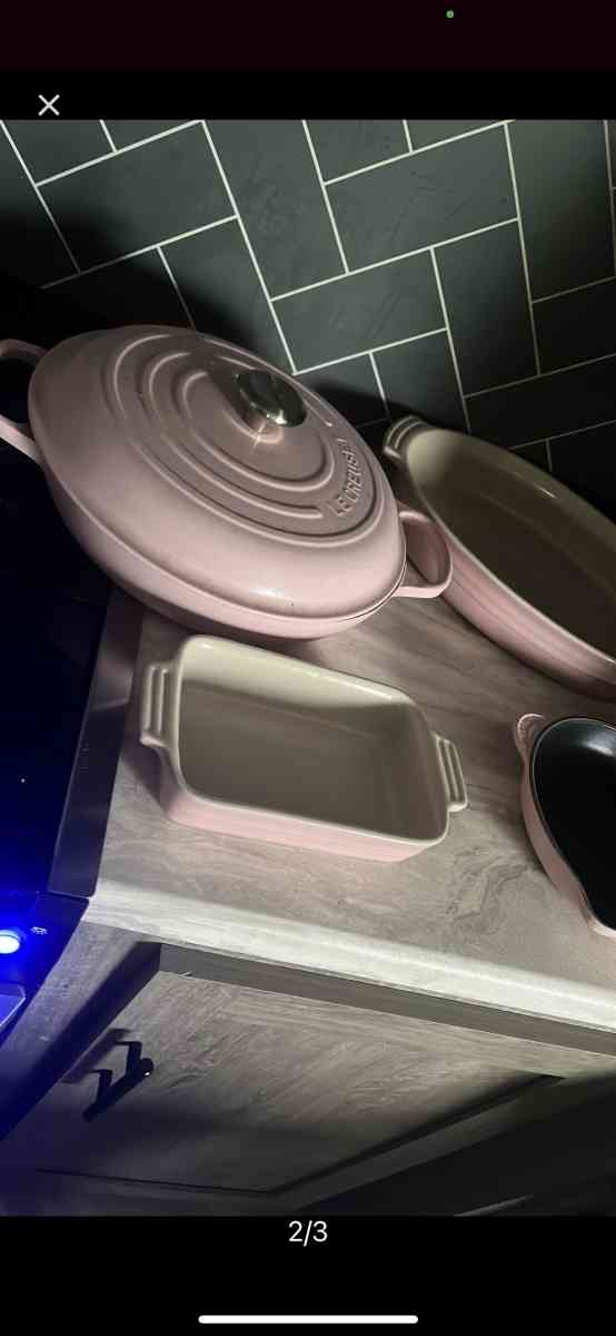 le crest pots brand new never use 4 pieces - Fort Worth, Texas