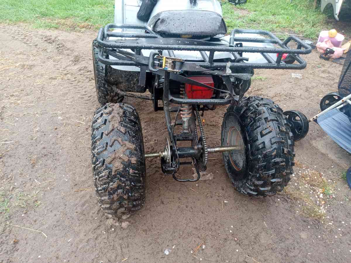 four wheeler a 300 nothing wrong with it runs great - Clinton, South Carolina - FleaMarketBay