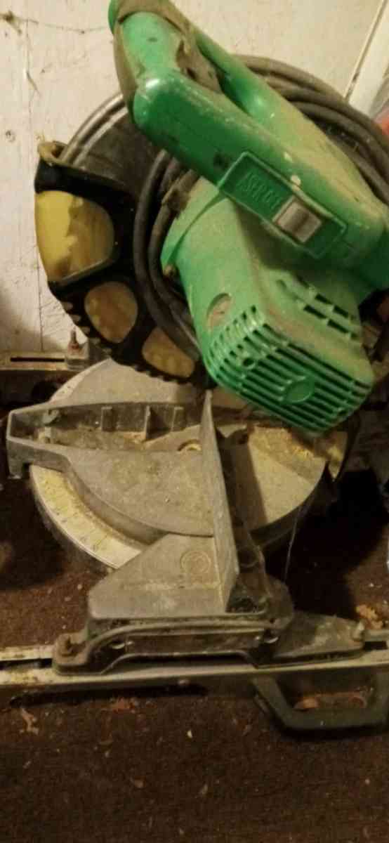 Hitachi miter saw works good  pick up only - Watertown, New York