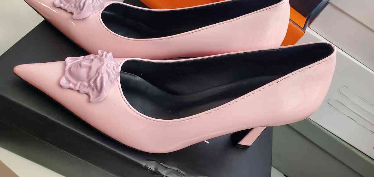 pointed Versace shoes - Mission Viejo, California - FleaMarketBay