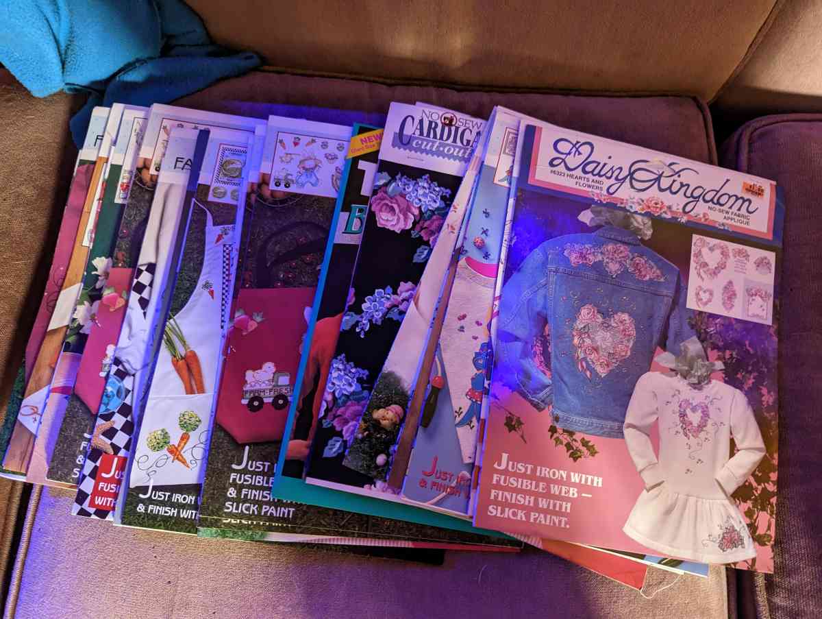 box of craft supplies - Holiday, Florida - FleaMarketBay