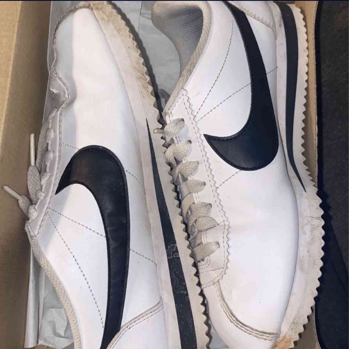 Size 7 and half used Nike Womens Classic Cortez Leathershoes - Peoria, Arizona - FleaMarketBay