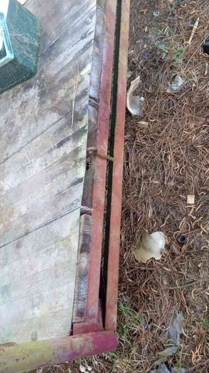 heavy duty trailer with trailer frame axle under it - Lane, South Carolina