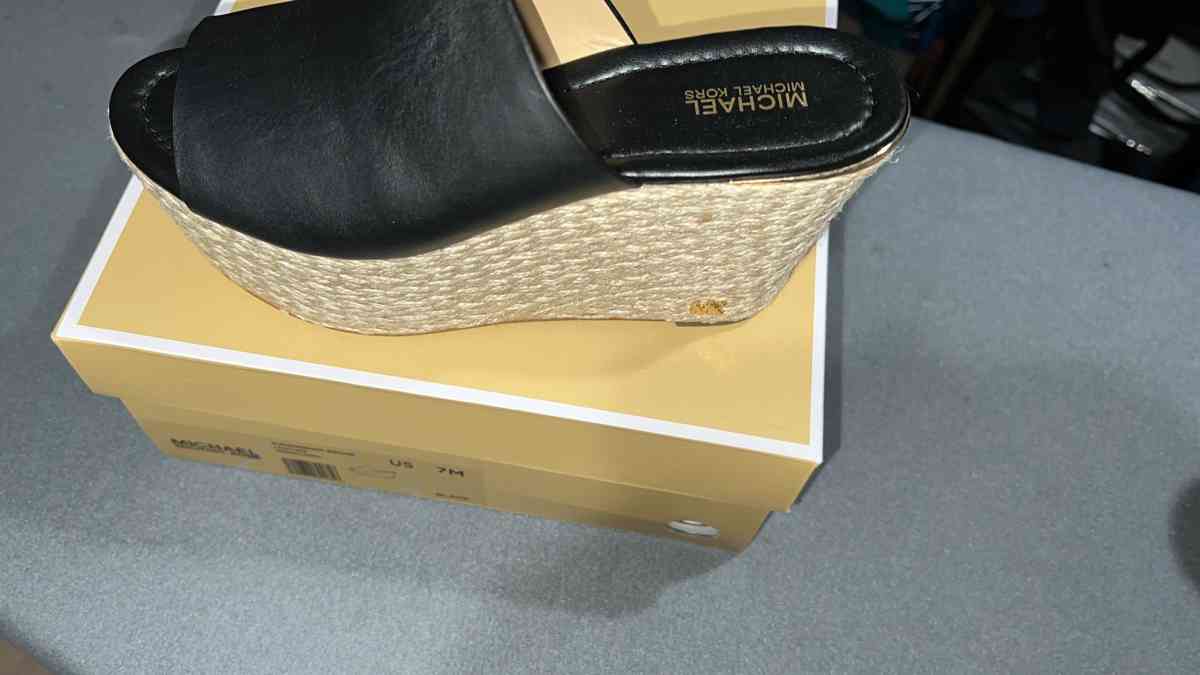 Brand New Shoes Women size 7 - Toms River, New Jersey