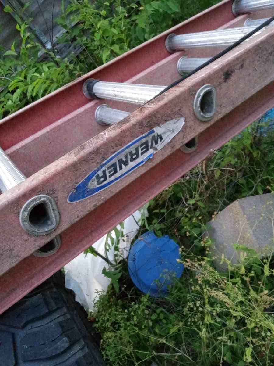 84 extension ladder fiberglass aint - Latta, South Carolina