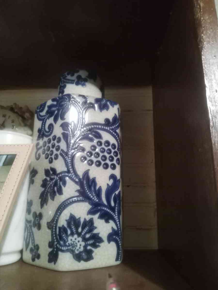 beautiful Glass vases - Polk City, Florida - FleaMarketBay