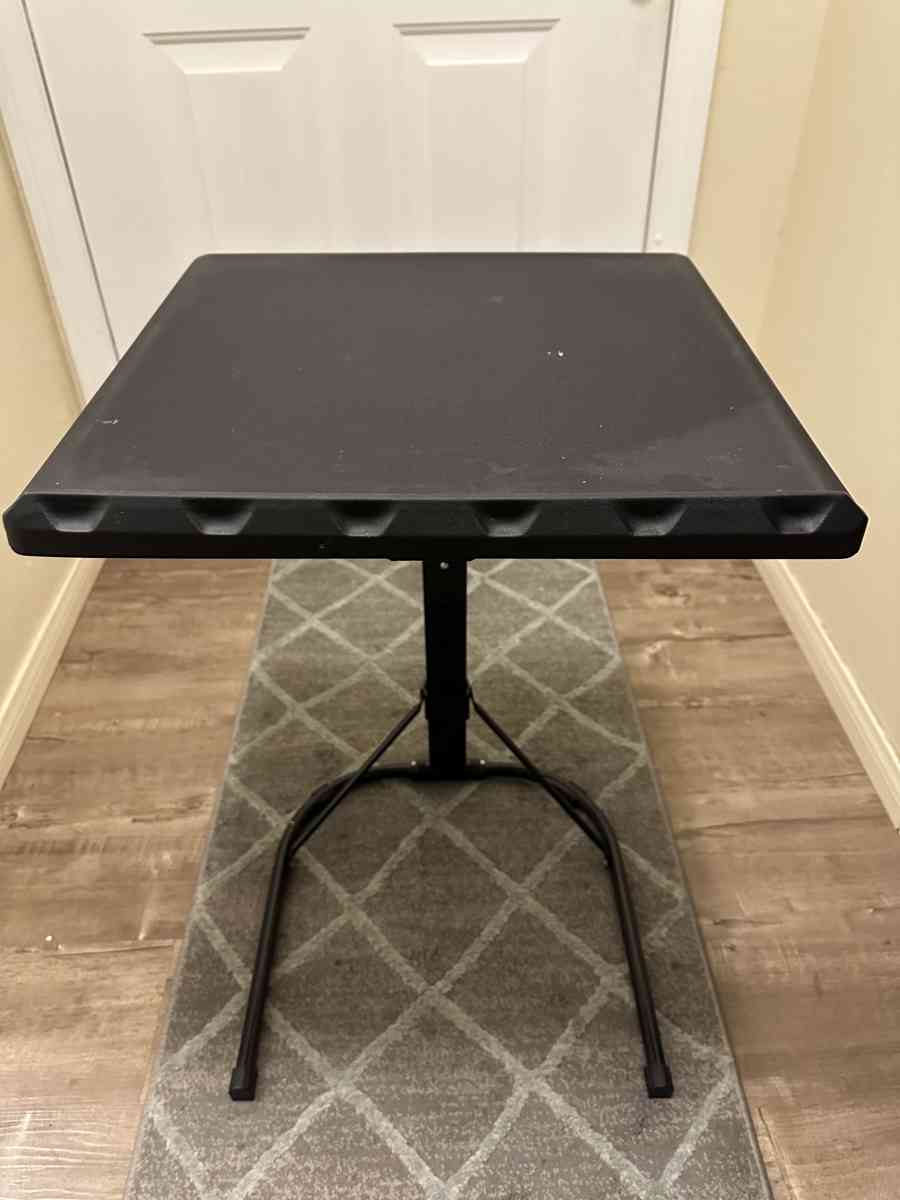 Two TV trays - Lakewood, California