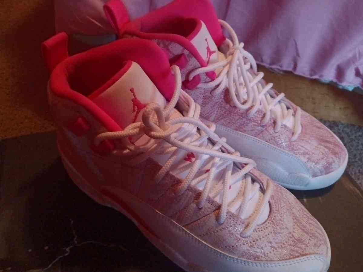 Jordan 12s hyper punch pink - Chesterfield, Virginia