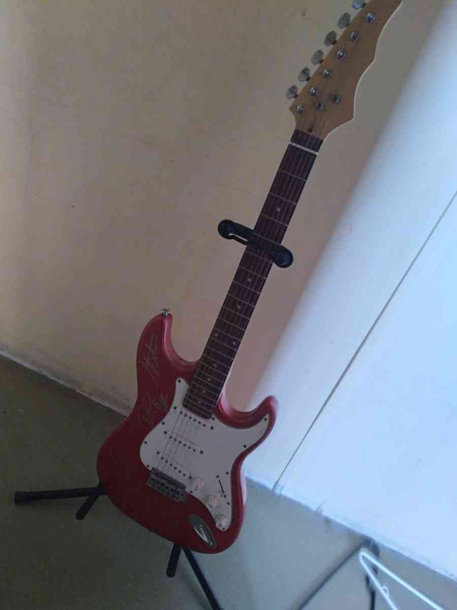 Electric guitar - Livingston, Tennessee