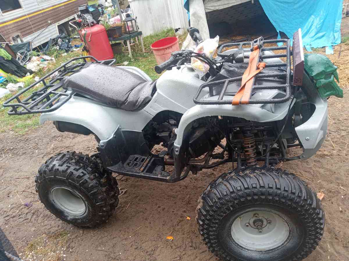 four wheeler a 300 nothing wrong with it runs great - Clinton, South Carolina - FleaMarketBay