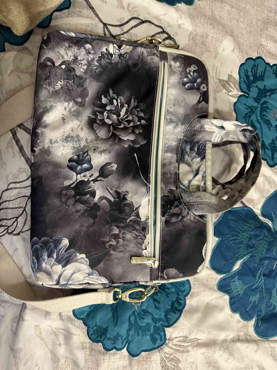 Tablet carrying case - Lakewood, California