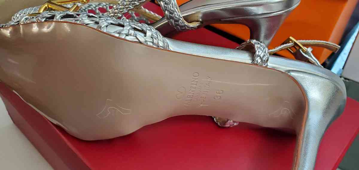 silver V Raffia size 6 - Mission Viejo, California - FleaMarketBay