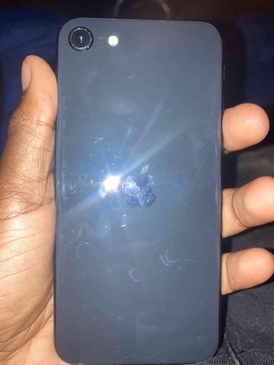 iPhone SE - Alpine, New York - FleaMarketBay