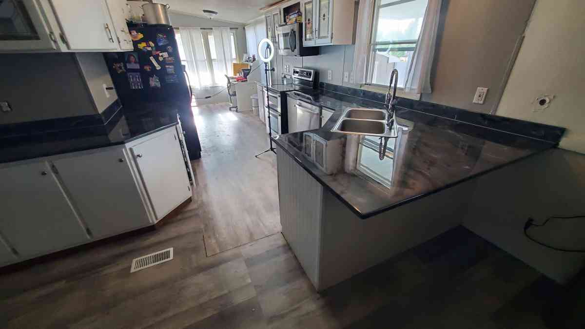 kitchen refinishing with epoxy resin - Phoenix, Arizona - FleaMarketBay