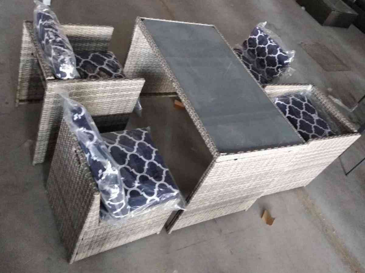 5pc outdoor patio dining set 4 chairs with 1 dining table - Stockton, California - FleaMarketBay