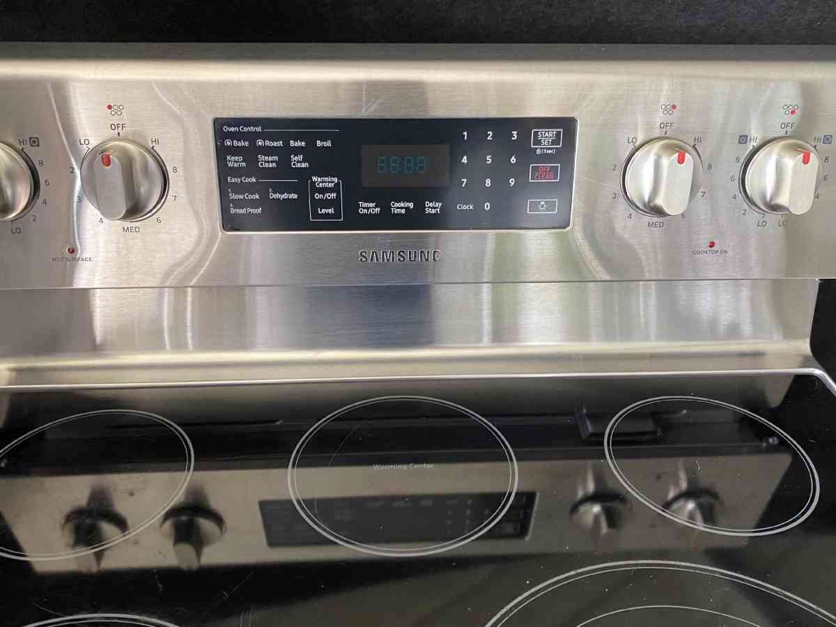 Samsung  stove 600 OBO - Wichita, Kansas
