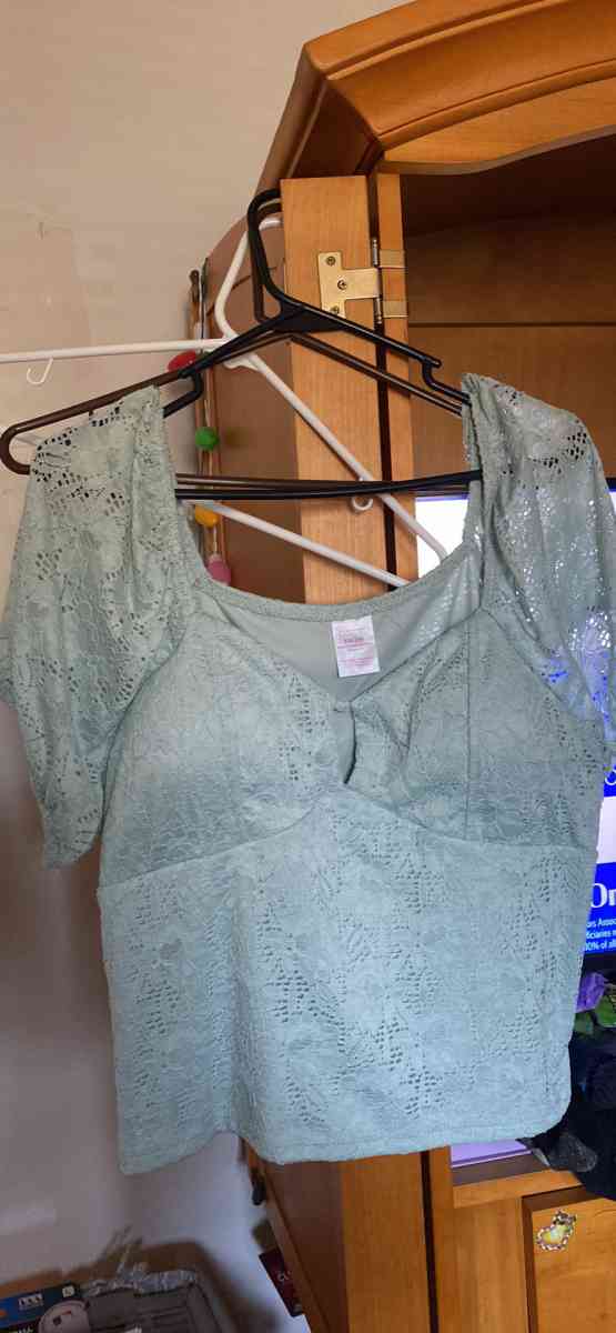 No Boundaries blouse size XXL - Santa Paula, California