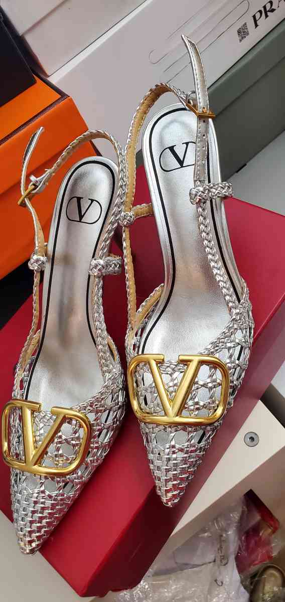 silver V Raffia size 6 - Mission Viejo, California