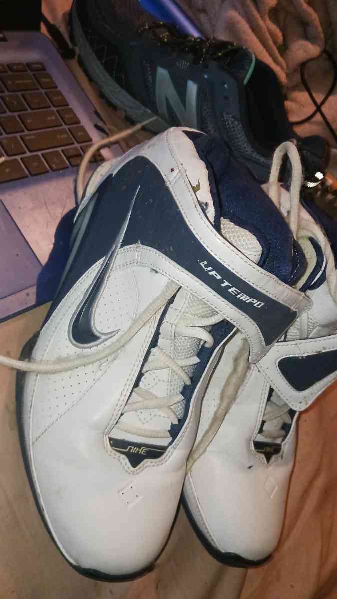 nike sneakerss - Auburn, Maine - FleaMarketBay
