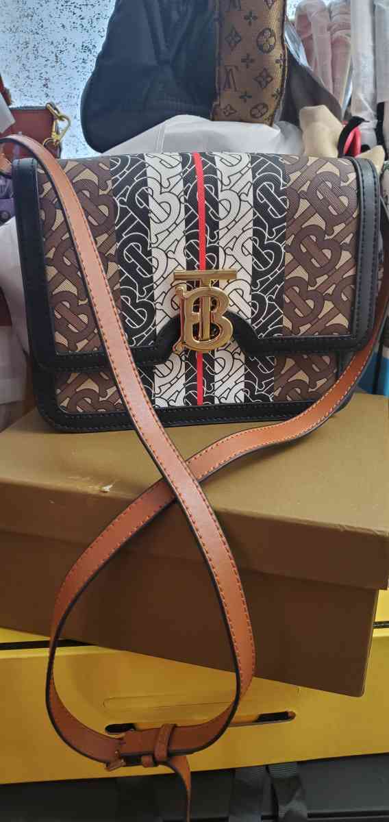 Burberry bag - Mission Viejo, California - FleaMarketBay