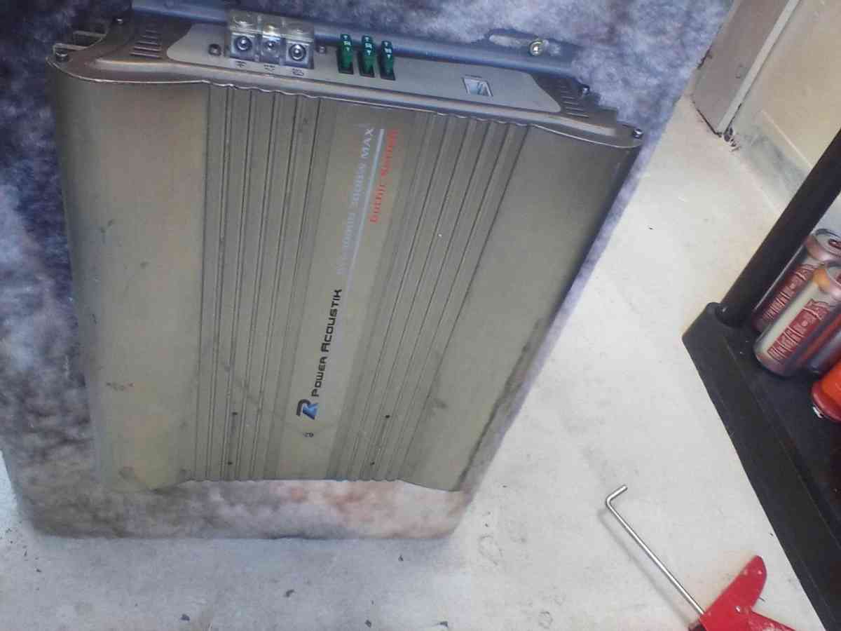 12 inch sub with a 3000 watt app - Riverton, Wyoming - FleaMarketBay