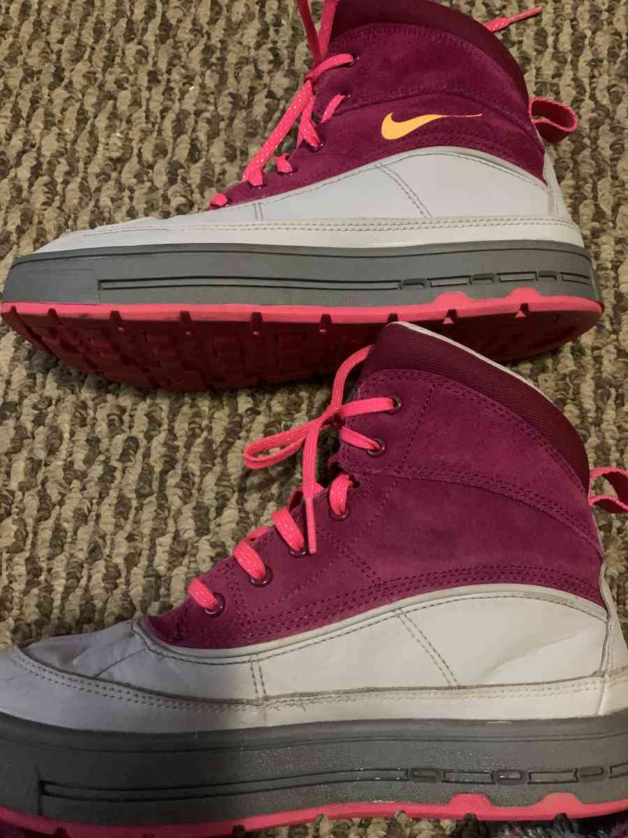 Nike boots - Roanoke, Virginia - FleaMarketBay