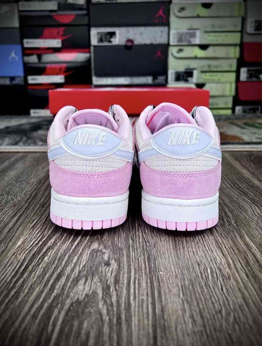Woman Nike Dunks Low pink foam - Acton, California - FleaMarketBay