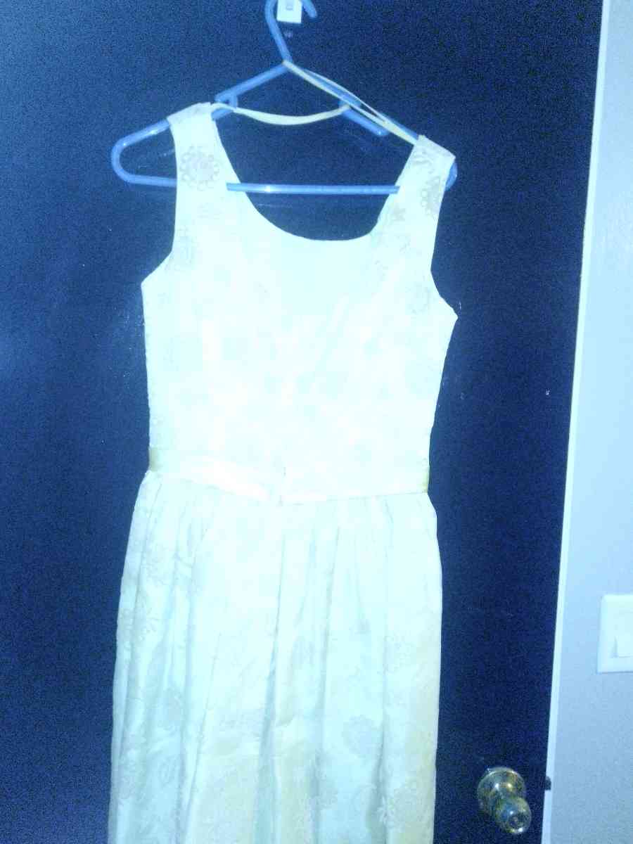 A Yellow Dress - Gaston, South Carolina - FleaMarketBay