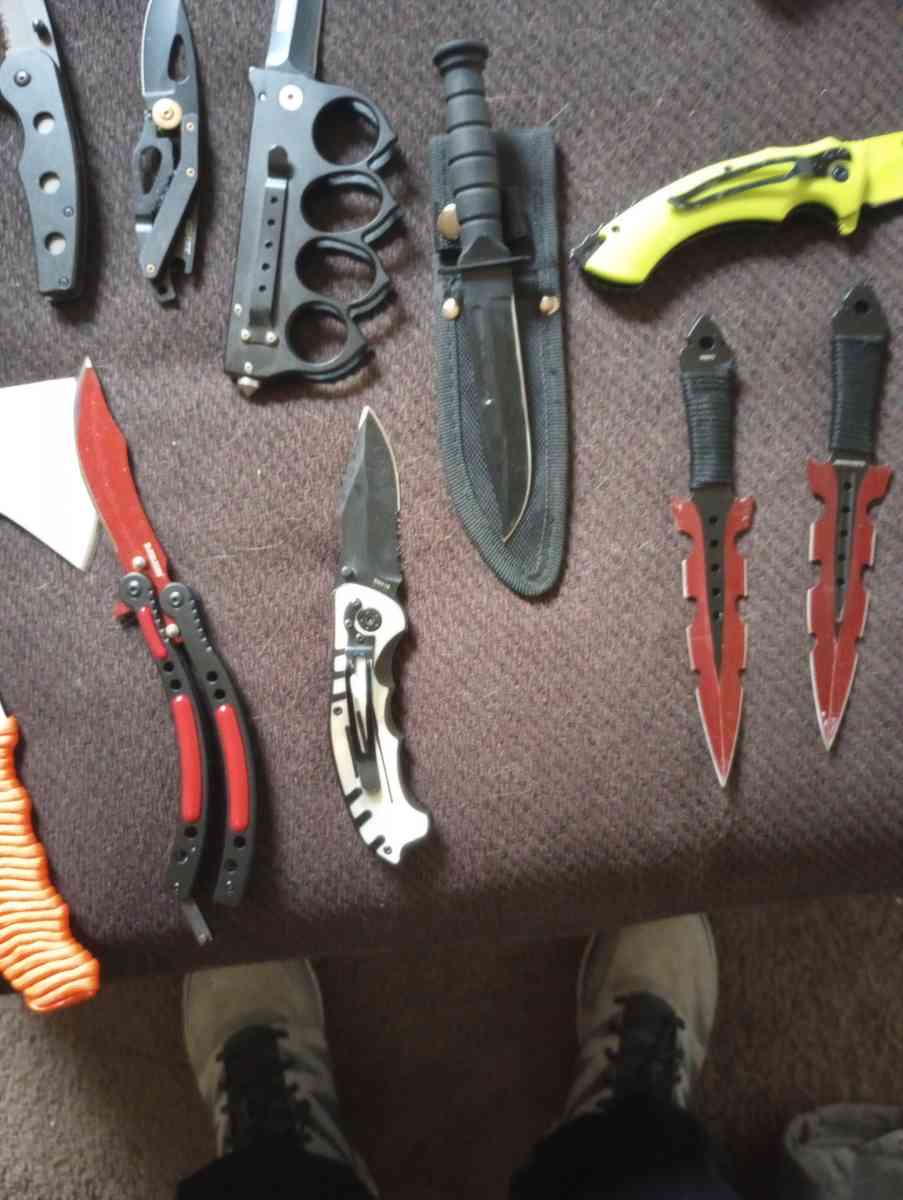 pocket knives hatchets - Corbin, Kentucky - FleaMarketBay