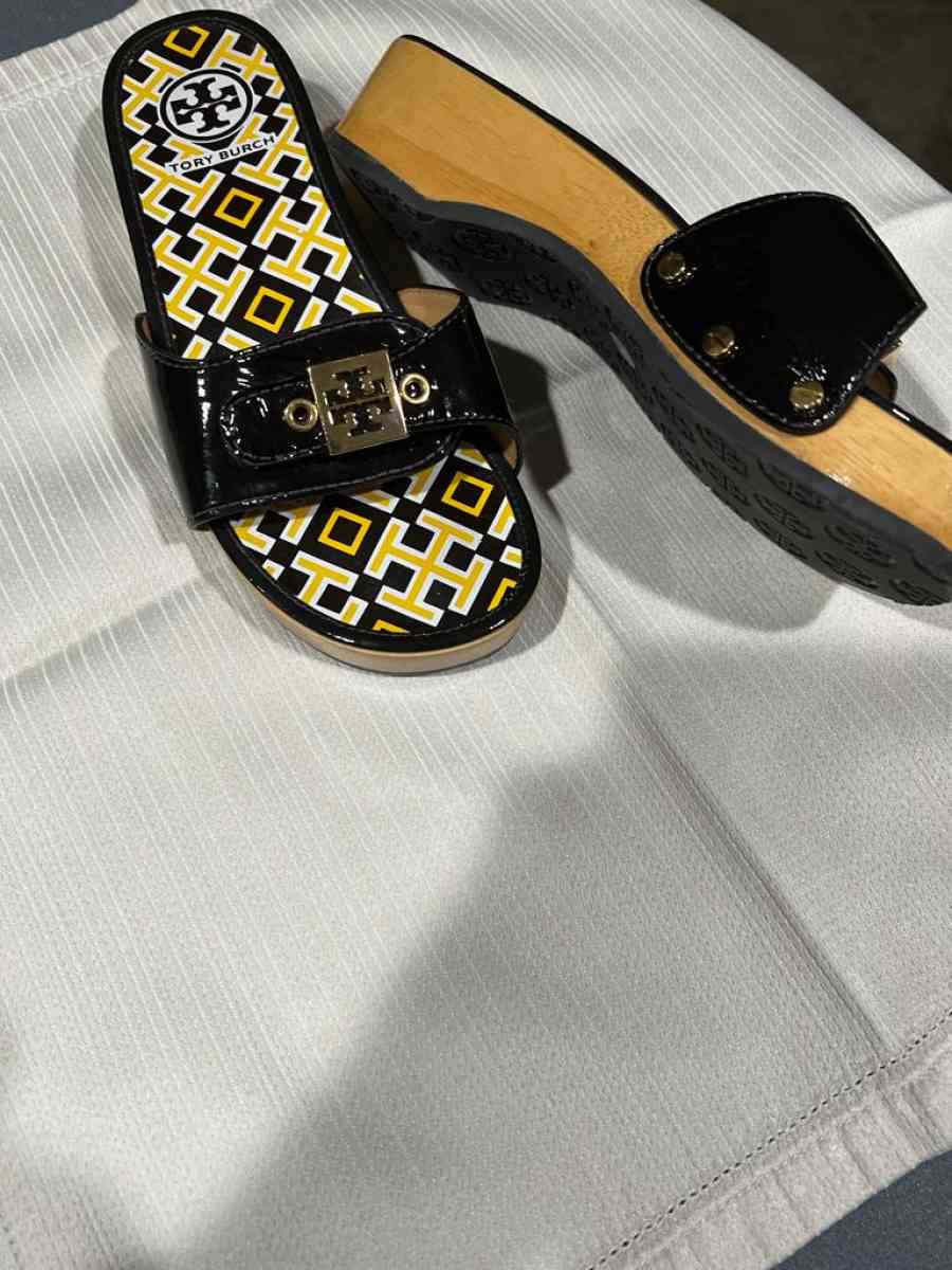 Brand New Shoes Women size 7 - Toms River, New Jersey - FleaMarketBay