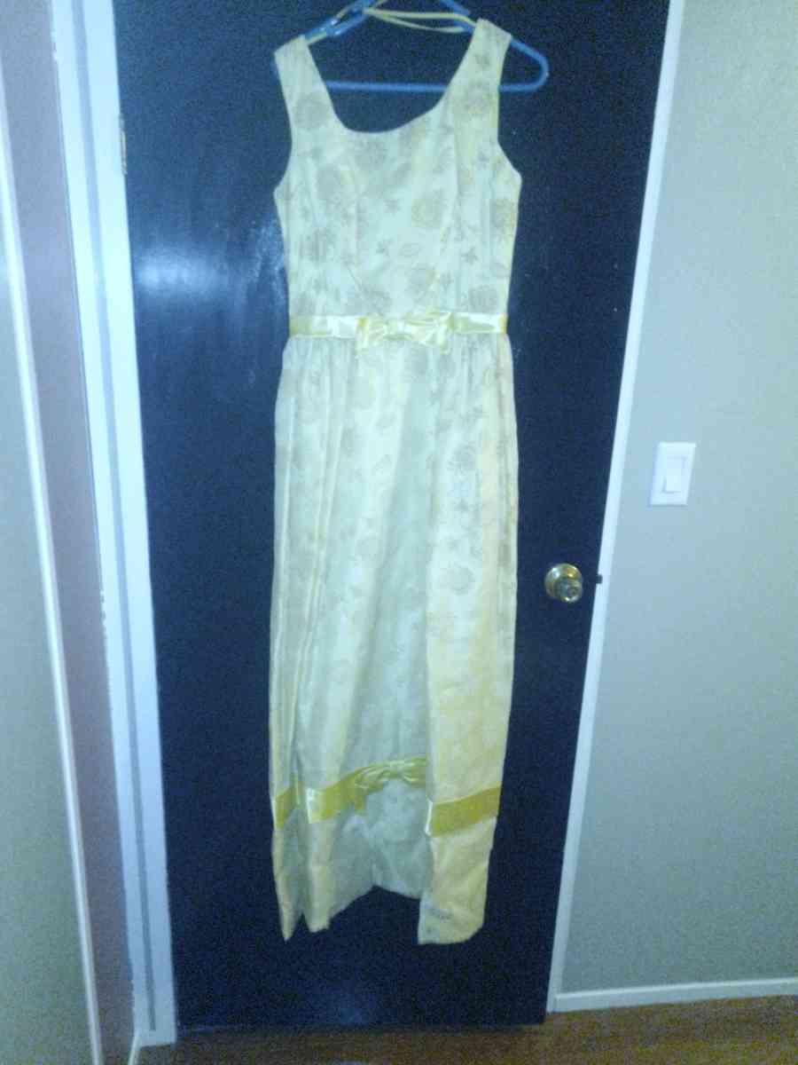 A Yellow Dress - Gaston, South Carolina