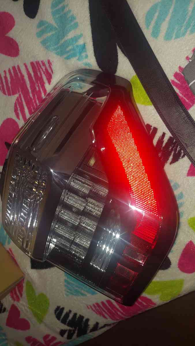 use parts taillight light right side - Cordova, Tennessee - FleaMarketBay
