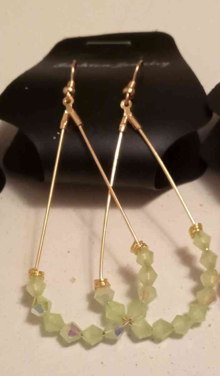 dangle earrings - Newark, Delaware - FleaMarketBay