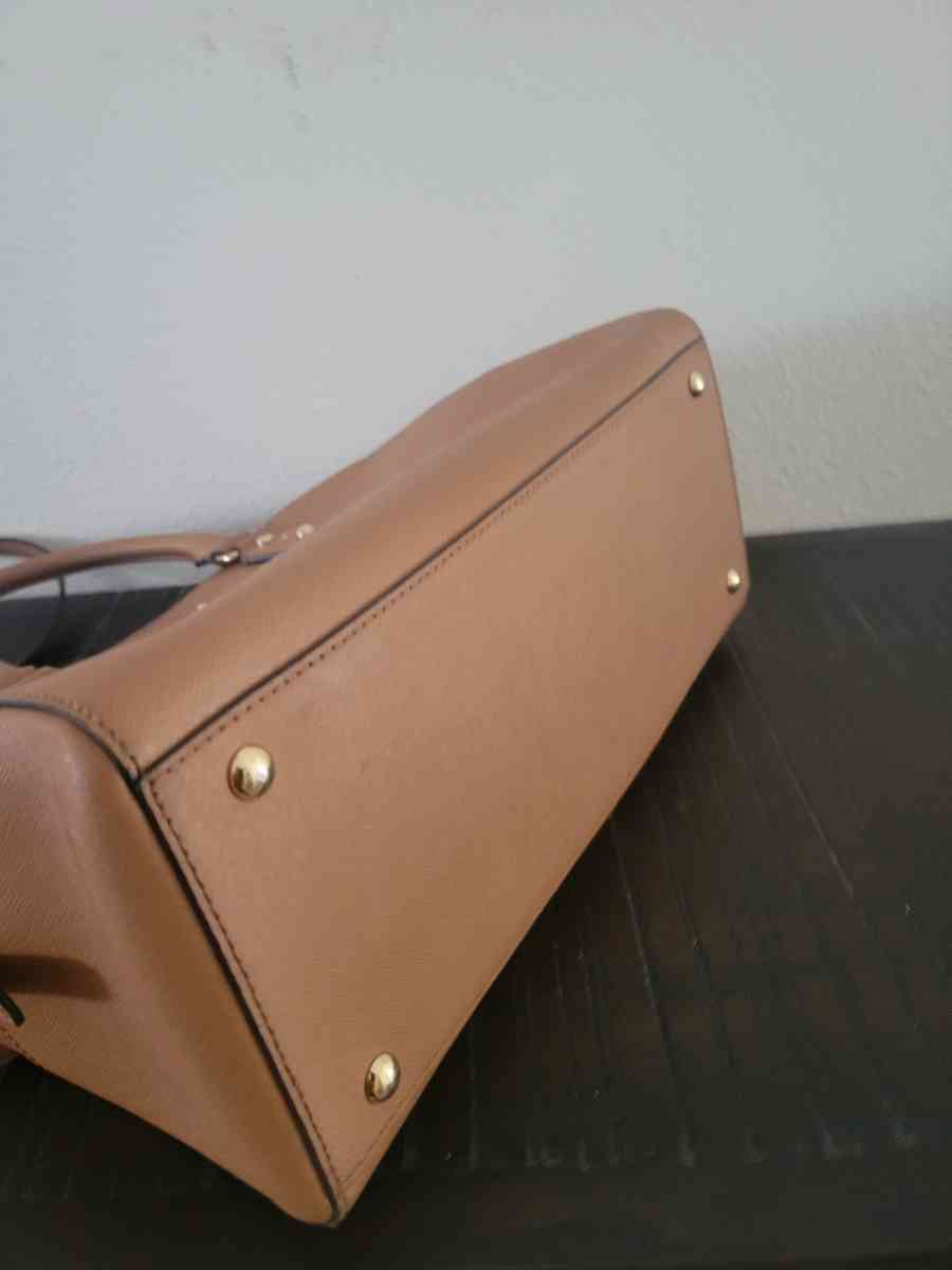 Michael Kors Tote - Tustin, California - FleaMarketBay