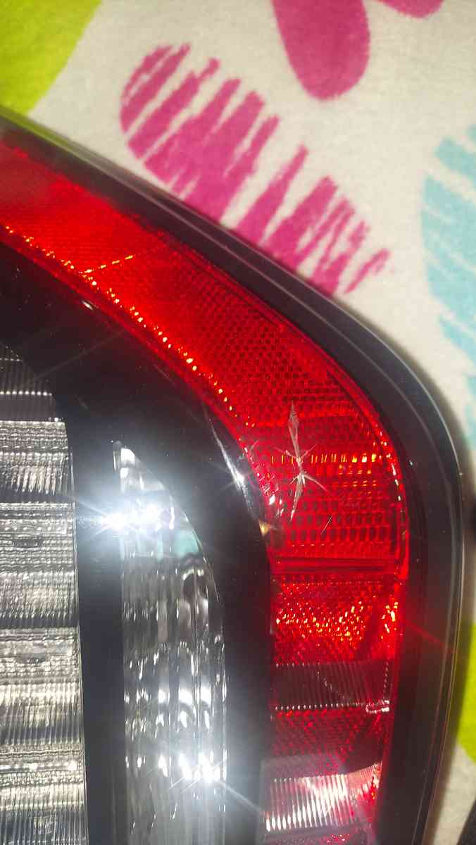 use parts taillight light right side - Cordova, Tennessee - FleaMarketBay