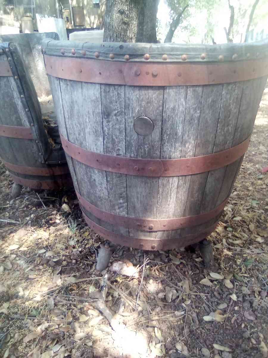 whiskey BARREL STYLE TABLE AND CHAIRS - Bella Vista, California - FleaMarketBay