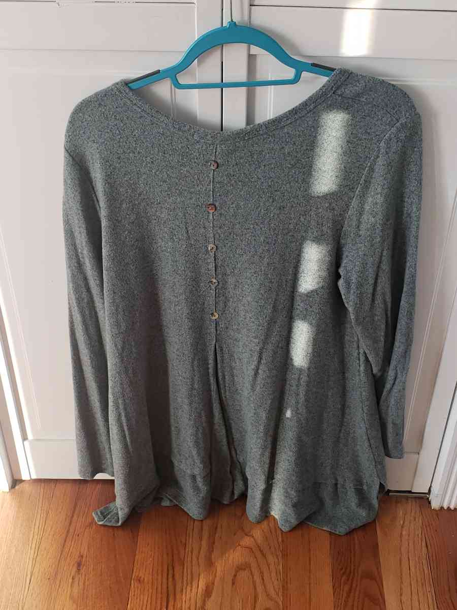 New Tops size L Women - Toms River, New Jersey - FleaMarketBay