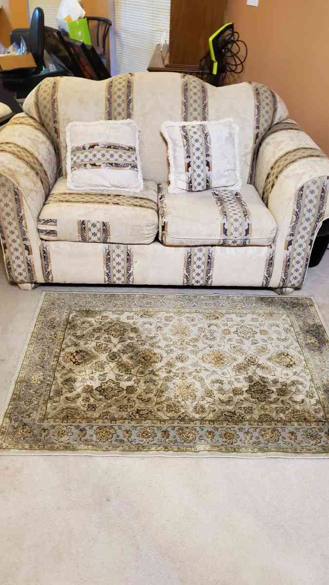 Love Sofa - Pelham, Alabama - FleaMarketBay