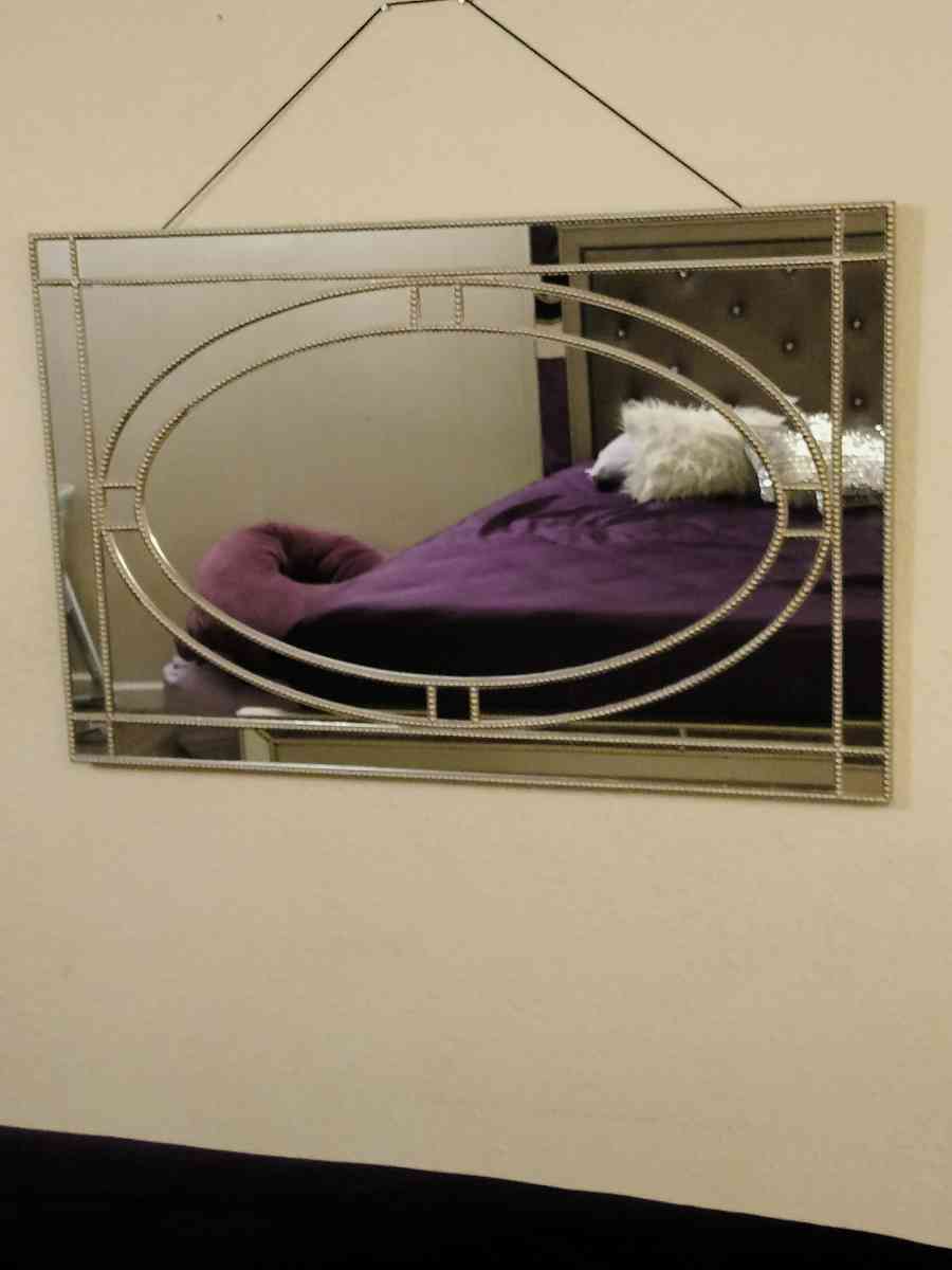 bed set with pictures - Copperas Cove, Texas - FleaMarketBay