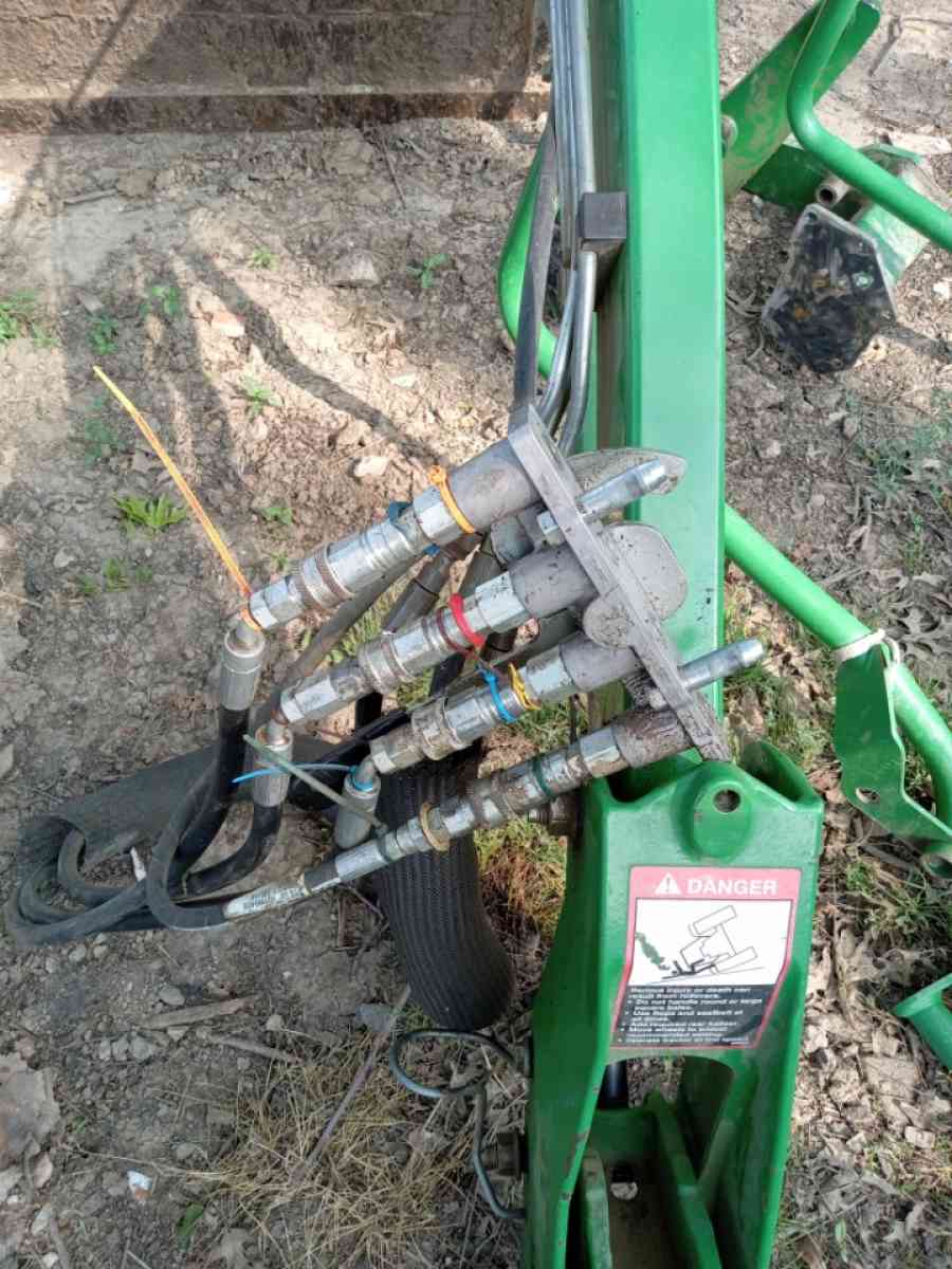 John Deere front loader - Collinsville, Oklahoma - FleaMarketBay