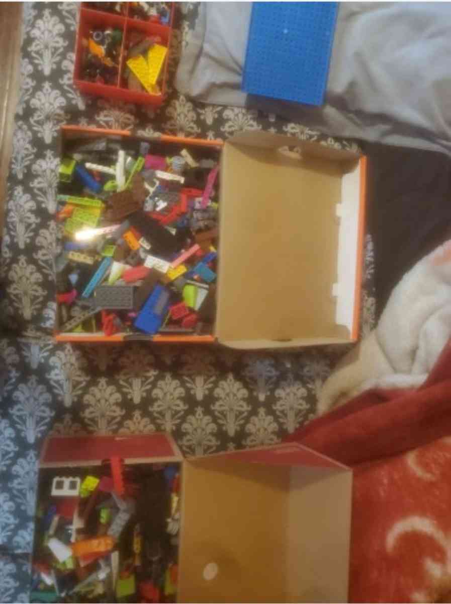 Legos - Dallas, Texas - FleaMarketBay