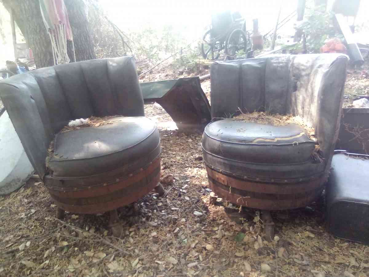 whiskey BARREL STYLE TABLE AND CHAIRS - Bella Vista, California