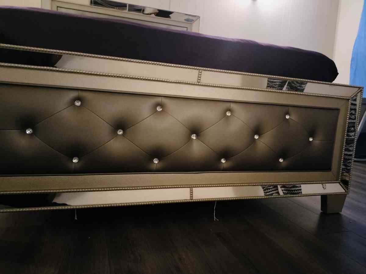 bed set with pictures - Copperas Cove, Texas