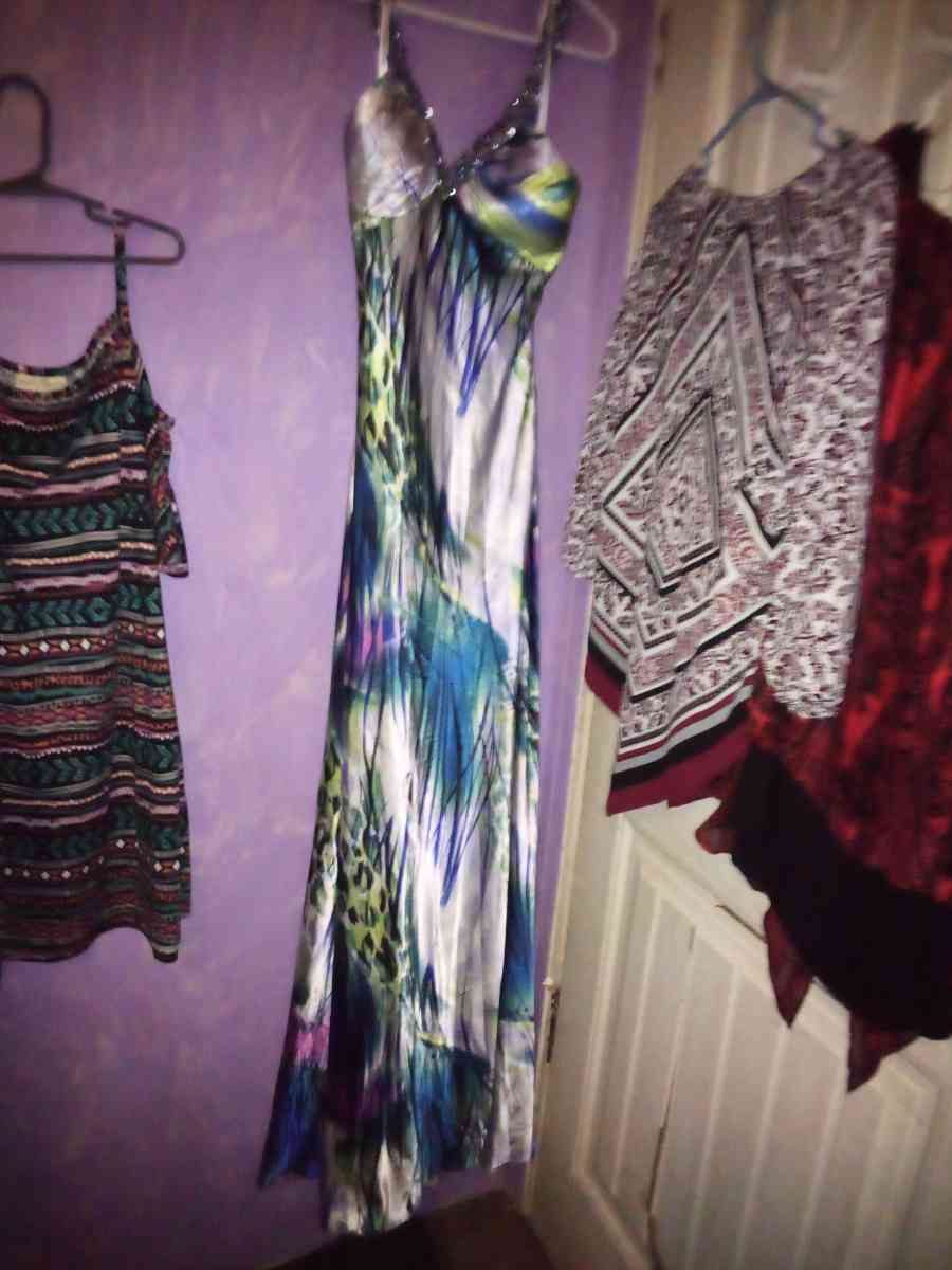 womans clothes - Gillsville, Georgia - FleaMarketBay