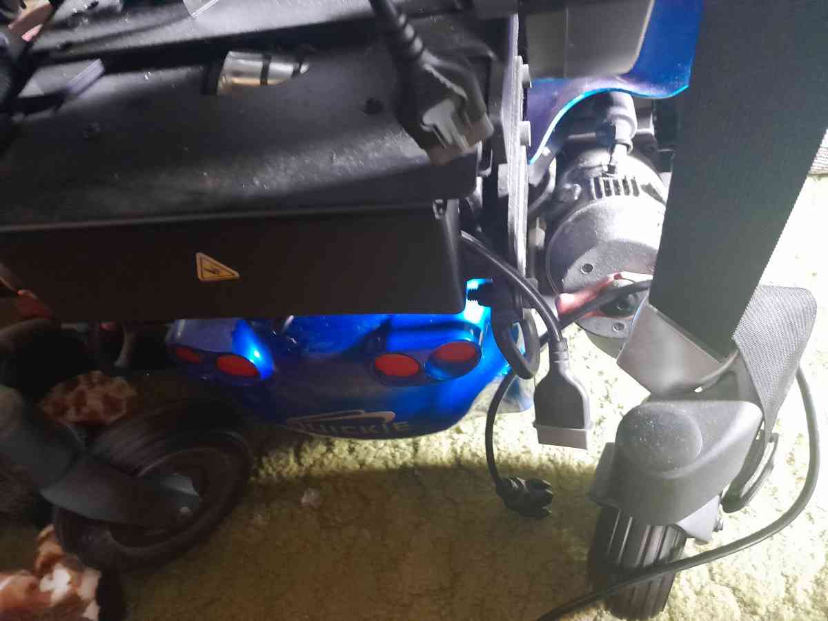 Q500  Quantum power mobilize wheelchair hubber round - Columbus, Ohio - FleaMarketBay